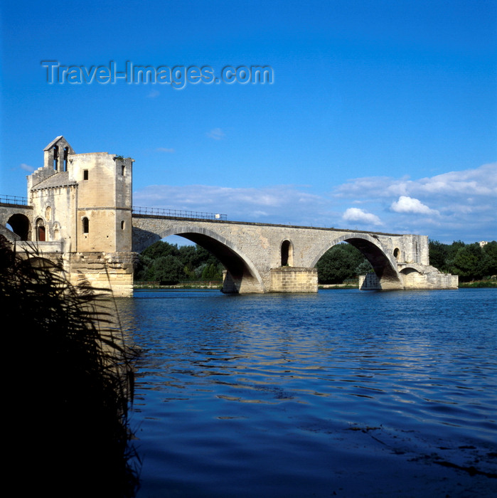 france933: Avignon, Vaucluse, PACA, France: ruins of the Avignon Bridge (Pont Saint-Bénezet / Pont d'Avignon) - it once bridge spanned the Rhône River between Avignon and Villeneuve-lès-Avignon - UNESCO World Heritage Site - photo by J.Fekete - (c) Travel-Images.com - Stock Photography agency - Image Bank