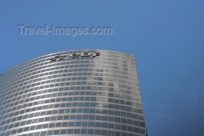 france952: Paris, La Défense - Puteaux, Nanterre, Hauts-de-Seine, Île-de-France, France: Tour EDF skyscraper - Électricité de France HQ - horizontal stripes of plain steel and tinted windows - architects Pei Cobb Freed & Partners, Roger Saubot, Jean Rouit - photo by A.Bartel - (c) Travel-Images.com - Stock Photography agency - Image Bank