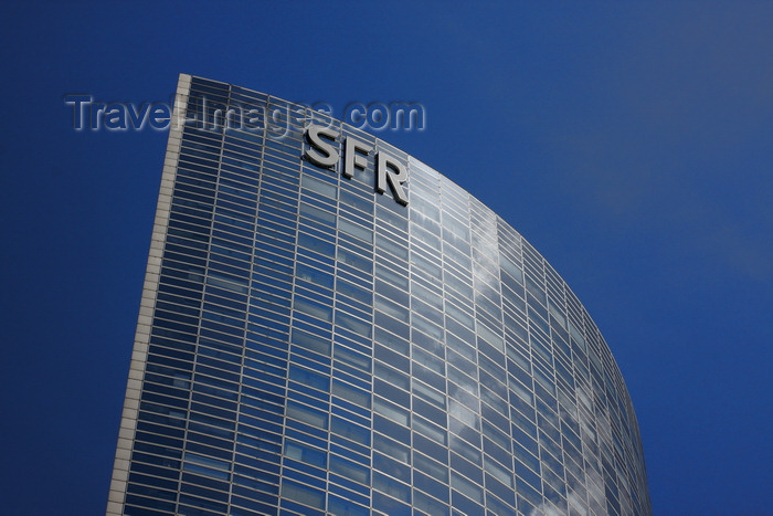 france953: Paris, La Défense - Puteaux, Nanterre, Hauts-de-Seine, Île-de-France, France: tour Séquoia / tour SFR skyscraper - (formerly tour Bull, tour Cegetel) - architects Nicolas Ayoub, Michel Andrault, Pierre Parat - photo by A.Bartel - (c) Travel-Images.com - Stock Photography agency - Image Bank