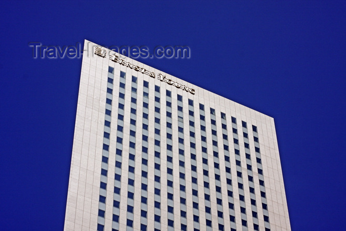 france954: Paris La Défense - Courbevoie, Nanterre, Hauts-de-Seine, Île-de-France, France: Tour Égée / tour Ernst & Young - designed by Michel Andrault and Nicolas Ayoub, architects from Conceptua - photo by A.Bartel - (c) Travel-Images.com - Stock Photography agency - Image Bank