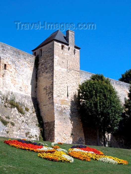 france962:  Caen, Calvados, Basse-Normandie, France: tower on the castle wall - photo by A.Bartel - (c) Travel-Images.com - Stock Photography agency - Image Bank