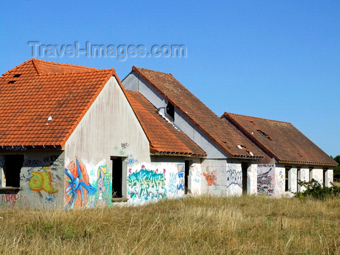 france977: Pirou Plage, Manche, Basse-Normandie, France: abandoned Holiday Village - graffiti - photo by A.Bartel - (c) Travel-Images.com - Stock Photography agency - Image Bank