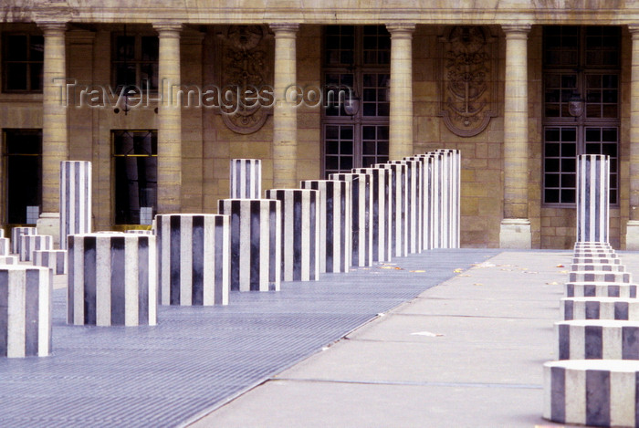 france993: Paris, France: Daniel Buren's modern art installation 'Les Deux Plateaux', known as 'Les Colonnes de Buren' in the courtyard of the Palais-Royal - cour d'honneur - 1er arrondissement - photo by K.Gapys - (c) Travel-Images.com - Stock Photography agency - Image Bank