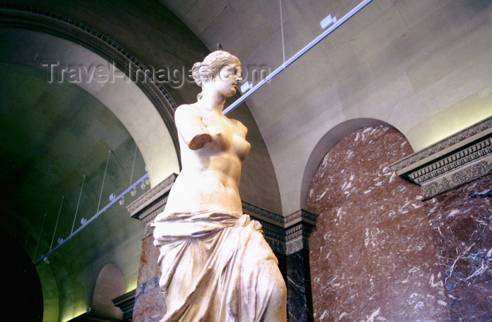 france994: Paris, France: Venus de Milo / Aphrodite of Milos by Alexandros of Antioch, Louvre Museum - 1er arrondissement - photo by K.Gapys - (c) Travel-Images.com - Stock Photography agency - Image Bank