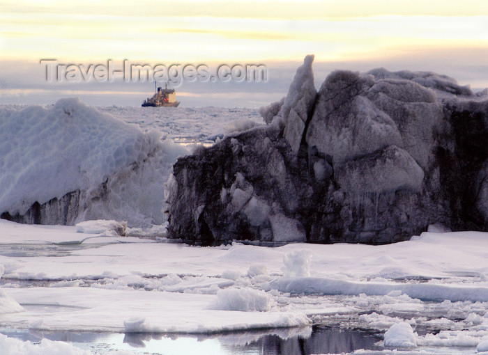 franz-josef35: Franz Josef Land Ice conditions & ship in background - Arkhangelsk Oblast, Northwestern Federal District, Russia - photo by Bill Cain - (c) Travel-Images.com - Stock Photography agency - Image Bank