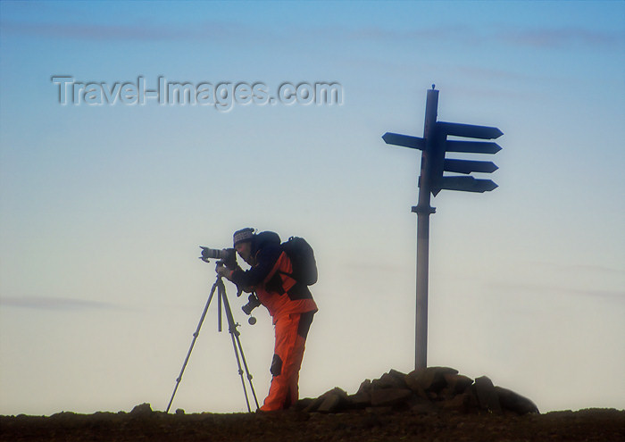 franz-josef55: Franz Josef Land Photographer next to sign on Hall Island - Arkhangelsk Oblast, Northwestern Federal District, Russia - photo by Bill Cain - (c) Travel-Images.com - Stock Photography agency - Image Bank