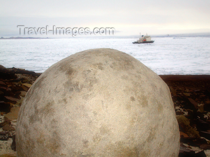 franz-josef79: Franz Josef Land Spherical boulder with ship in distance, Champ Island - Arkhangelsk Oblast, Northwestern Federal District, Russia - photo by Bill Cain - (c) Travel-Images.com - Stock Photography agency - Image Bank