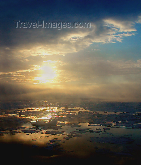 franz-josef82: Franz Josef Land Sunset from Helicopter, Wilzcek Land Island - Arkhangelsk Oblast, Northwestern Federal District, Russia - photo by Bill Cain - (c) Travel-Images.com - Stock Photography agency - Image Bank