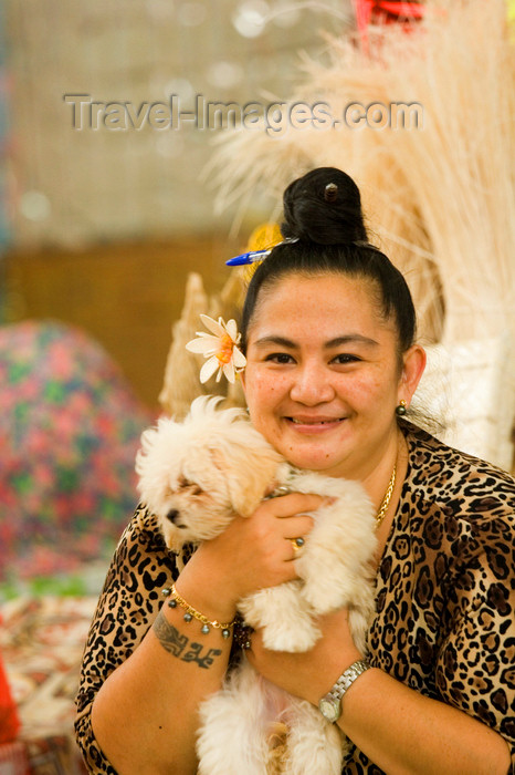 french-polynesia10: Papeete, Tahiti, French Polynesia: Tahitian woman wearing a leopard pattern, accompanied by her dog - photo by D.Smith - (c) Travel-Images.com - Stock Photography agency - Image Bank