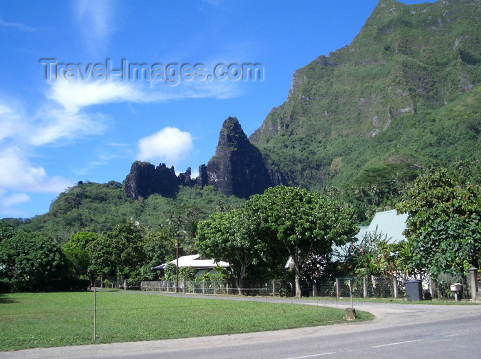 french-polynesia112: French Polynesia - Moorea / MOZ (Society islands, iles du vent): under the mountains - road - photo by R.Ziff - (c) Travel-Images.com - Stock Photography agency - Image Bank
