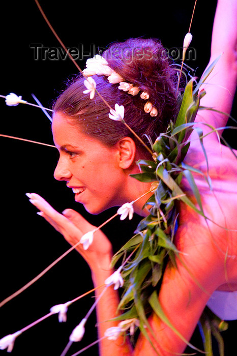 french-polynesia129: Papeete, Tahiti, French Polynesia: Tahitian with flower necklace - lei - photo by D.Smith - (c) Travel-Images.com - Stock Photography agency - Image Bank
