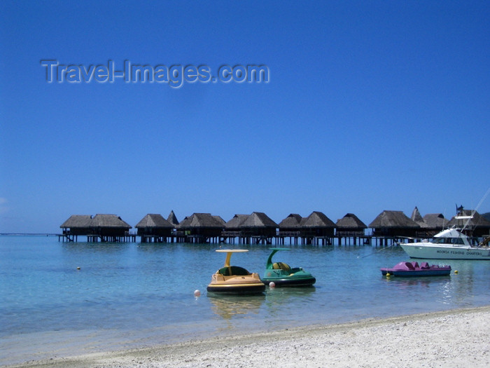 french-polynesia18: French Polynesia - Moorea / MOZ (Society islands, iles du vent): bungalows on stilts - photo by R.Ziff - (c) Travel-Images.com - Stock Photography agency - Image Bank