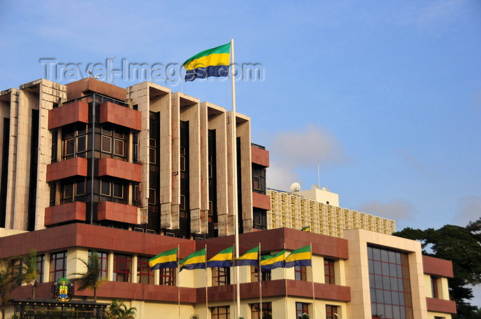 gabon31: Libreville, Estuaire Province, Gabon: Gabonese flags fly at the Presidential Palace complex - Front de Mer - Boulevard de l'Indépendance - photo by M.Torres - (c) Travel-Images.com - Stock Photography agency - Image Bank