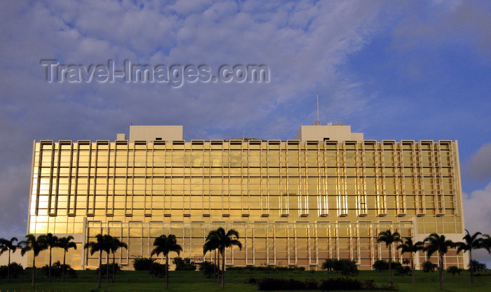 gabon32: Libreville, Estuaire Province, Gabon: golden façade of the Presidential Palace - palais présidentiel - Front de Mer - Boulevard de l'Indépendance - photo by M.Torres - (c) Travel-Images.com - Stock Photography agency - Image Bank