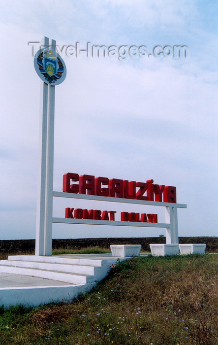 gagauzia1: Gagauzia - Comrat / Komrat rayon: at the border - Gagauz coat of arms - photo by M.Torres - (c) Travel-Images.com - Stock Photography agency - Image Bank