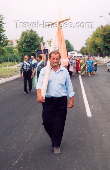 gagauzia13: Comrat / Komrat, Gagauzia, Moldova: Christian procession with a Turkish congregation - religious procession - photo by M.Torres - (c) Travel-Images.com - Stock Photography agency - Image Bank