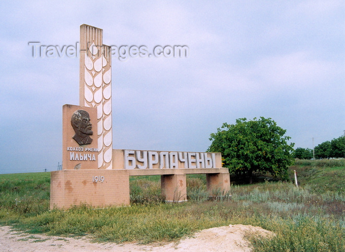 gagauzia17: Burlaceni / Burlacheni, Gagauzia, Moldova: the Ilich kolkhoz - photo by M.Torres - (c) Travel-Images.com - Stock Photography agency - Image Bank