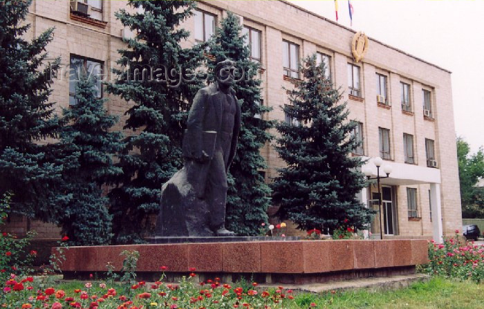 gagauzia3: Comrat / Komrat, Gagauzia, Moldova: the Assembly - Baskani - on Prospekt Lenin - photo by M.Torres - (c) Travel-Images.com - Stock Photography agency - Image Bank