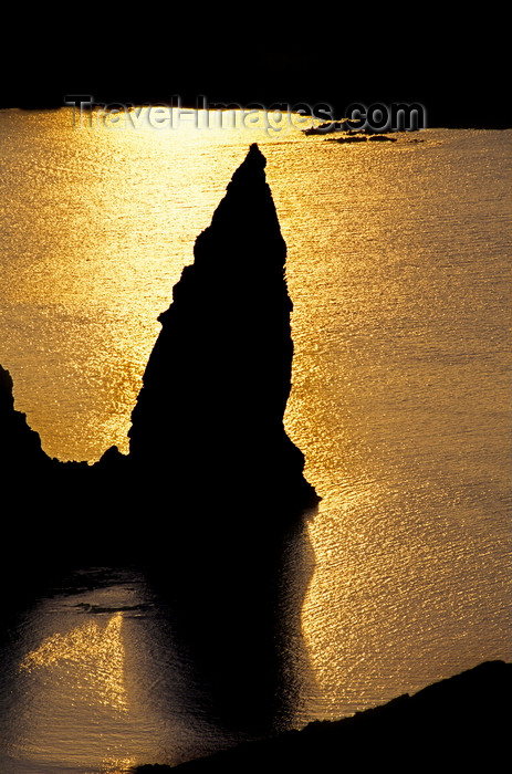 galapagos68: Bartolomé Island, Galapagos Islands, Ecuador: Pinnacle Rock at sunset - photo by C.Lovell - (c) Travel-Images.com - Stock Photography agency - Image Bank