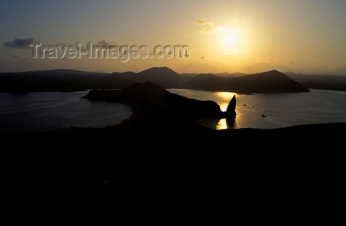 galapagos69: Bartolomé Island, Galapagos Islands, Ecuador: the island and Pinnacle Rock at sunset - the island is named after naturalist Sir Bartholomew James Sulivan - photo by C.Lovell - (c) Travel-Images.com - Stock Photography agency - Image Bank