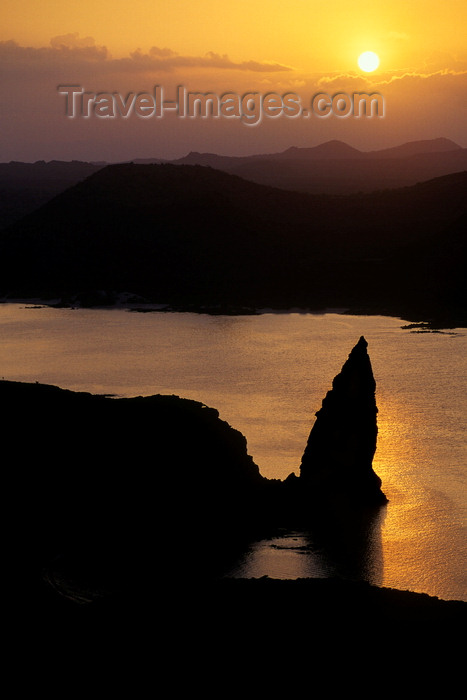 galapagos70: Bartolomé Island, Galapagos Islands, Ecuador: Pinnacle Rock and the sea at sunset - photo by C.Lovell - (c) Travel-Images.com - Stock Photography agency - Image Bank