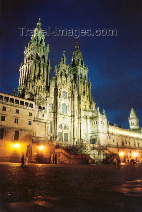 galicia10: Galicia / Galiza - Santiago de Compostela: the Cathedral - Obradoiro - nocturnal - a Catedral à noite - Praça do Obradoiro - arquitectos: José Penha de Toro, Domingo de Andrade, Fernando Casas y Novea - Unesco world heritage site - photo by M.Torres - (c) Travel-Images.com - Stock Photography agency - Image Bank