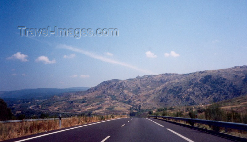 galicia12: Galicia / Galiza - Alto de Fumaces: Autovia in the mountain - na montanha (Ourense province) - photo by M.Torres - (c) Travel-Images.com - Stock Photography agency - Image Bank