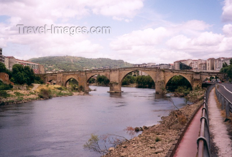 galicia17: Galicia / Galiza - Ourense / Orense: ponte Romana sobre o rio Miño - photo by M.Torres - (c) Travel-Images.com - Stock Photography agency - Image Bank