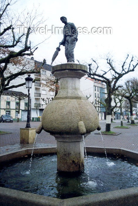 galicia33: Galicia / Galiza - Santa Comba (provincia da Corunha): fonte / fountain - photo by M.Torres - (c) Travel-Images.com - Stock Photography agency - Image Bank