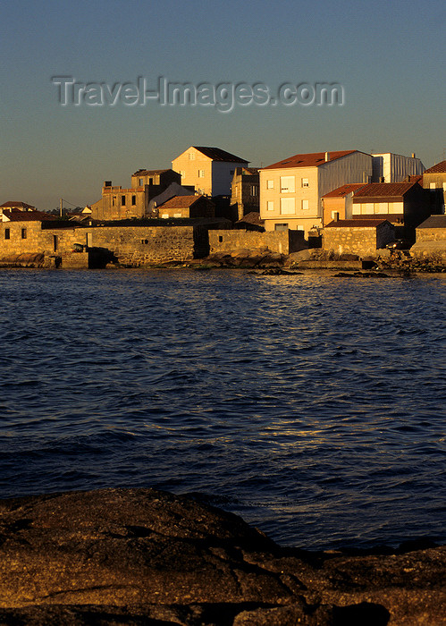 galicia45: Galicia / Galiza - Cambados, Pontevedra province: waterfront at dusk - Rias Baixas area - photo by S.Dona' - (c) Travel-Images.com - Stock Photography agency - Image Bank