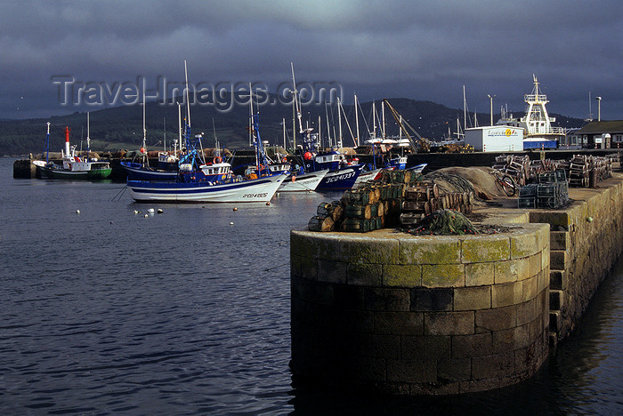 galicia48: Galicia / Galiza - Camariñas - A Coruña province: the fishing port - pier - Costa da Morte - photo by S.Dona' - (c) Travel-Images.com - Stock Photography agency - Image Bank