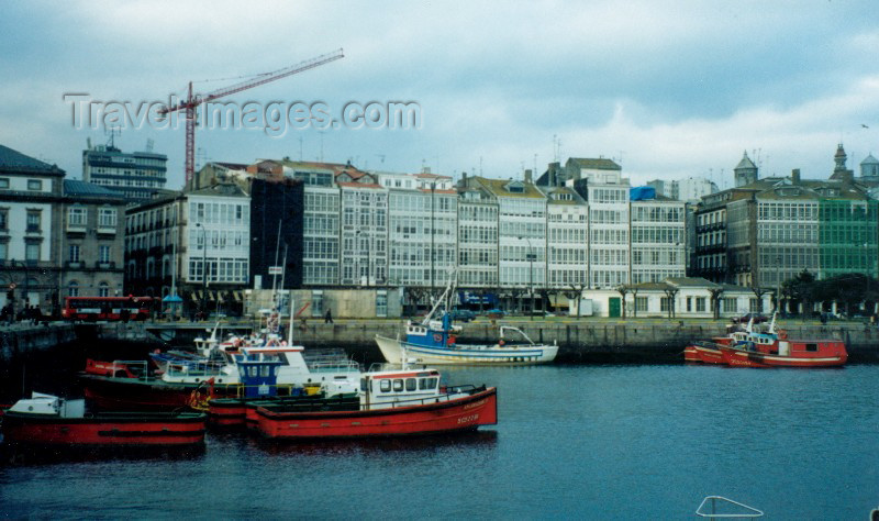 galicia5: Galicia / Galiza - A Corunha / La Coruña / LCG (provincia da Corunha): waterfront - Ria de la Coruña - Paseo Maritimo / Paseo Maritimo - photo by M.Torres - (c) Travel-Images.com - Stock Photography agency - Image Bank