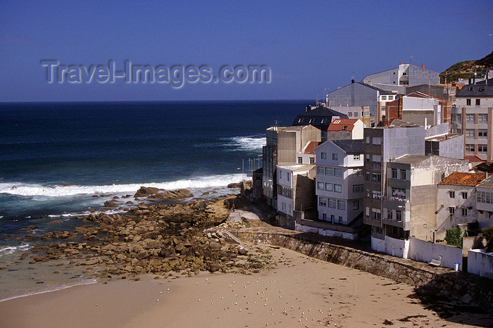 galicia57: Galicia / Galiza - Malpica de Bergantiños - A Coruña province: town and beach - Costa da Morte - photo by S.Dona' - (c) Travel-Images.com - Stock Photography agency - Image Bank