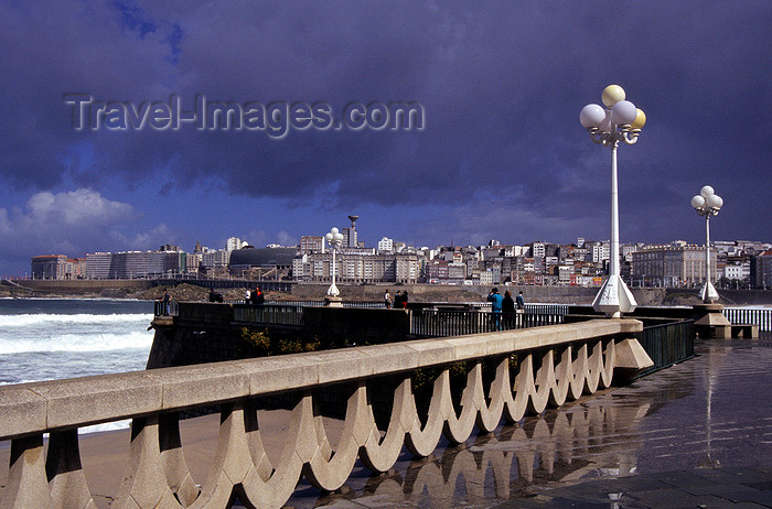 galicia62: Galicia / Galiza - A Coruña: a view from the Paseo de Orillamar in a stormy day - photo by S.Dona' - (c) Travel-Images.com - Stock Photography agency - Image Bank