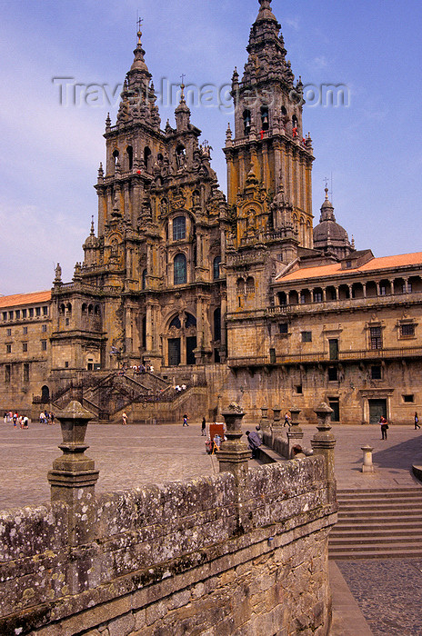 galicia76: Galicia / Galiza - Santiago de Compostela - A Coruña province: the cathedral of Santiago de Compostela in Praza do Obradorio - photo by S.Dona' - (c) Travel-Images.com - Stock Photography agency - Image Bank