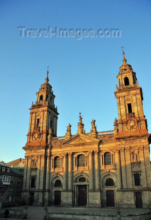 galicia83: Lugo, Galicia / Galiza, Spain: Cathedral of St Mary - contains a chapel dedicated to St. Froilán, patron of the city - Praza Pio XII - photo by M.Torres - (c) Travel-Images.com - Stock Photography agency - Image Bank