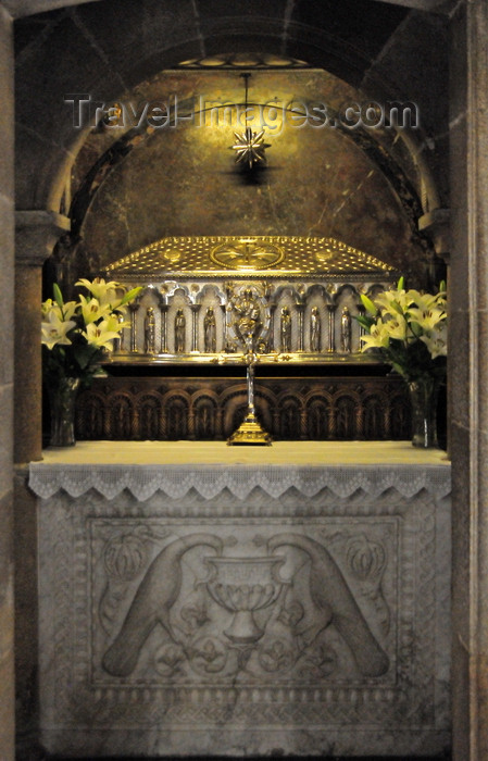 galicia88: Santiago de Compostela, Galicia / Galiza, Spain: the Cathedral - crypt - tomb of Saint James the Greater, one of the apostles of Jesus Christ - silver reliquary by the goldsmith José Losada - photo by M.Torres - (c) Travel-Images.com - Stock Photography agency - Image Bank