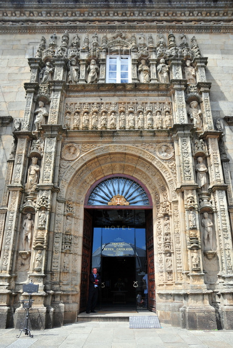 galicia90: Santiago de Compostela, Galicia / Galiza, Spain: Hostal dos Reis Católicos - once a shelter, now a luxury hotel - Parador - Praza do Obradoiro - photo by M.Torres - (c) Travel-Images.com - Stock Photography agency - Image Bank