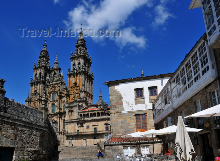 galicia97: Santiago de Compostela, Galicia / Galiza, Spain: the Cathedral - entering Praza do Obradoiro - from the end of Avenida de Raxoi - photo by M.Torres - (c) Travel-Images.com - Stock Photography agency - Image Bank