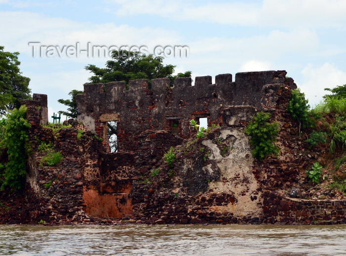 gambia105: James Island / Kunta Kinteh island, The Gambia: Fort James - wall with crenullation, seen from the River Gambia - a UNESCO world heritage site - photo by M.Torres - (c) Travel-Images.com - Stock Photography agency - Image Bank