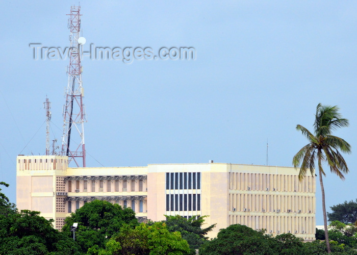 gambia29: Banjul, The Gambia: building of the Central Bank of The Gambia (CBG) surrounded by tree - the CBG issues the Dalasi, the Gambian currency - photo by M.Torres - (c) Travel-Images.com - Stock Photography agency - Image Bank