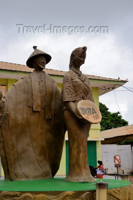 gambia3: Banjul, The Gambia: Kumba statue on Liberation avenue - photo by M.Torres - (c) Travel-Images.com - Stock Photography agency - Image Bank