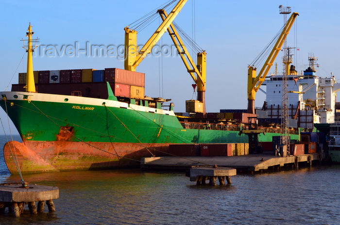gambia30: Banjul, The Gambia: port of Banjul - the container ship Kollmar - deck cranes - photo by M.Torres - (c) Travel-Images.com - Stock Photography agency - Image Bank