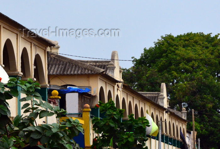 gambia4: Banjul, The Gambia: Royal Albert Market - colonial façade with arcade on Liberation Avenue, formerly Wellington Street during the British period - photo by M.Torres - (c) Travel-Images.com - Stock Photography agency - Image Bank