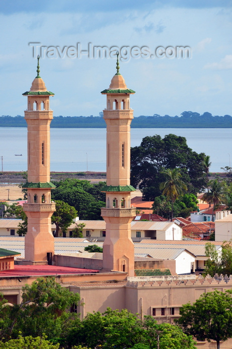 gambia46: Banjul, The Gambia: King Fahad mosque (Great Mosque, Jammeh Mosque) - minarets, roofs and river - a gift of Saudi Arabia, accommodates 6000 people - Box Bar Road, former Wallace Cole Road - photo by M.Torres - (c) Travel-Images.com - Stock Photography agency - Image Bank