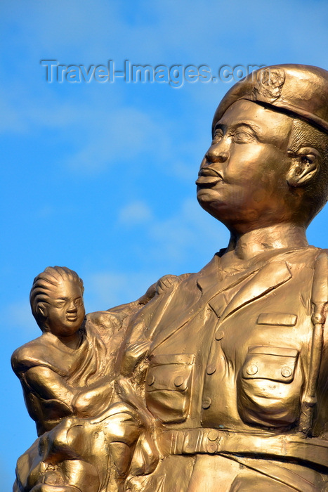 gambia58: Banjul, The Gambia: unknown soldier carrying a baby, symbolizing liberation from dictatorship - looks a bit like a medieval Virgin Mary with an out of proportion baby Jesus - Arch 22, the gate to Banjul - marks the coup d'etat of July 22, 1994, led by Yahya Jammeh - photo by M.Torres - (c) Travel-Images.com - Stock Photography agency - Image Bank