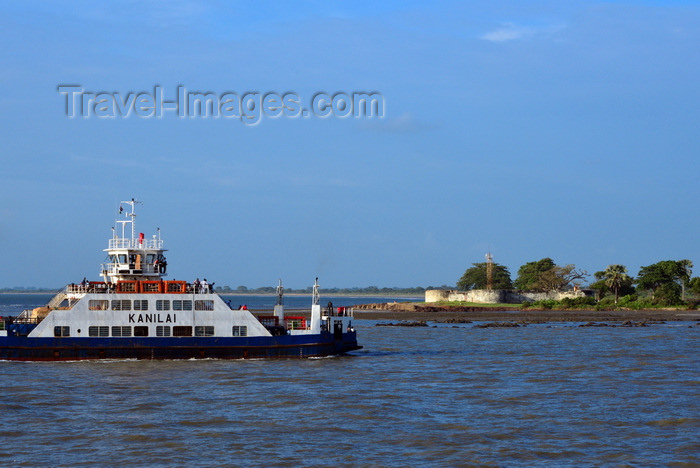 gambia77: Barra, The Gambia: the ferryboat from Banjul - the Kanilai completes the crossing of the River Gambia estuary, approaching Fort Bullen - photo by M.Torres - (c) Travel-Images.com - Stock Photography agency - Image Bank