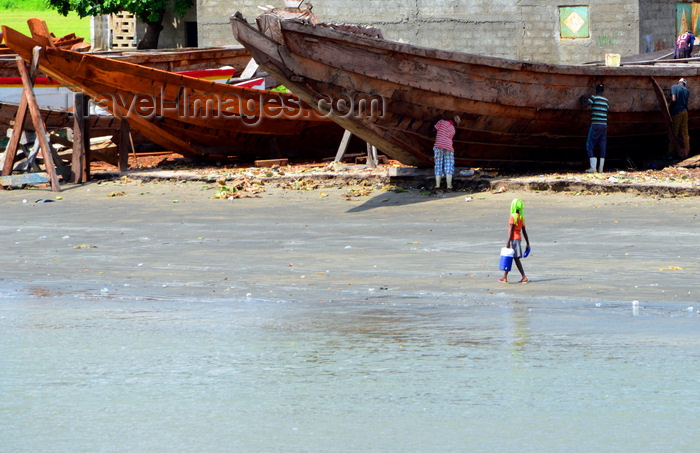 gambia80: Barra, The Gambia: shipyard on the north bank of the River Gambia, near the estuary - workers and traditional wooden fishing boats - photo by M.Torres - (c) Travel-Images.com - Stock Photography agency - Image Bank