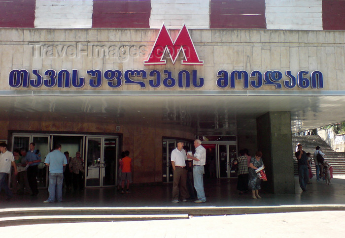 georgia111: Georgia - Tbilisi: Rustaveli metro station - photo by N.Mahmudova - (c) Travel-Images.com - Stock Photography agency - Image Bank