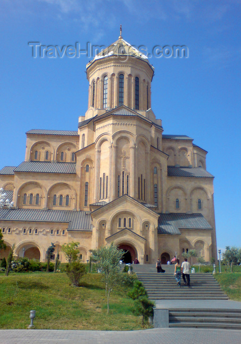 georgia125: Georgia - Tbilisi: Sameba / Holy Trinity Cathedral - stairs - Avlabari neighborhood - Elia Hill - photo by N.Mahmudova - (c) Travel-Images.com - Stock Photography agency - Image Bank